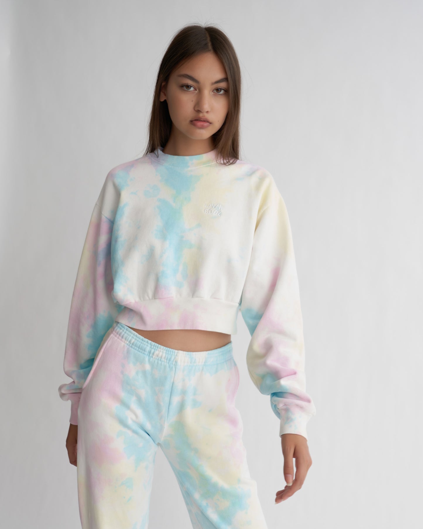 WAVY EMBROIDERED CROP SWEATSHIRT PASTEL TIE DYE