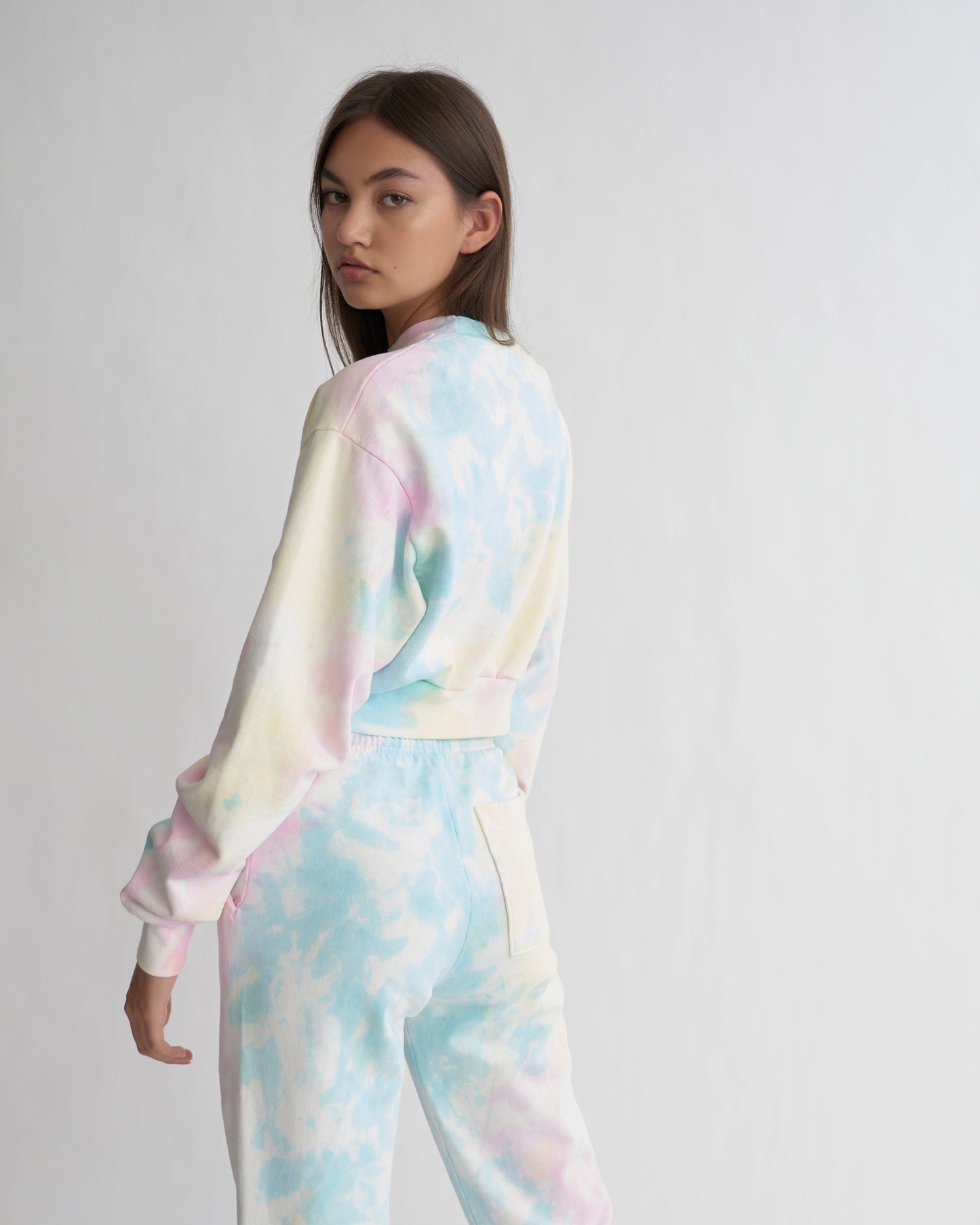 WAVY EMBROIDERED CROP SWEATSHIRT PASTEL TIE DYE